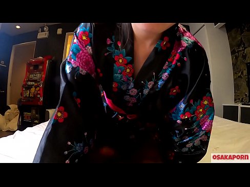 ❤️ Jong cosplay meisje houdt van seks tot orgasme met een squirt in een paardenvrouwtje en een blowjob. Aziatisch meisje met harig kutje en mooie tieten in traditioneel Japans kostuum in amateur video waarin masturbatie met neukspeeltjes wordt getoond. Sakura 3 OSAKAPORN. ️❌ Super sex at us