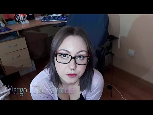 ❤️ Sexy meisje met bril zuigt Dildo diep op camera ️❌ Super sex at us