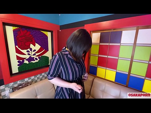❤️ Japanse cutie met grote tieten masturbeert met sexspeeltjes en heeft een orgasme. Ze vertelt in een interview over haar neukervaring. Enorme tieten en harig kutje die luid kreunen. Osakaporn ️❌ Super sex at us