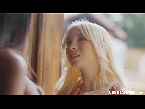 ❤️ Meisje komt een paar maanden later thuis en eindigt met het eten van haar stiefmoeders poesje ️❌ Super sex at us
